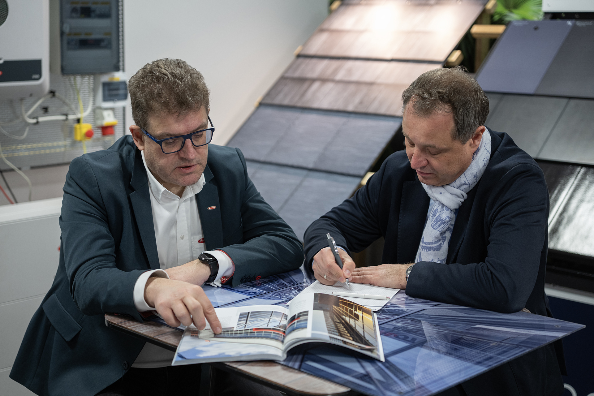Dawid Cycoń i Maciej Piliński dyskutują o cyberbezpieczeństwie i technologii Local Content w fotowoltaice